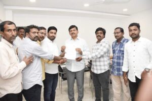 పొంగులేటి శ్రీనివాస్ రెడ్డితో జర్నలిస్టుల భేటీ