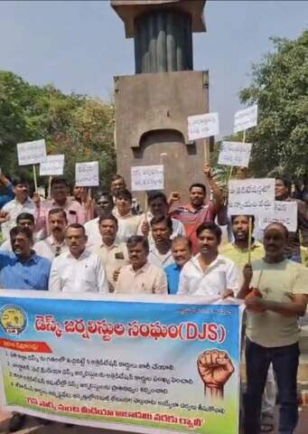 డెస్క్ జర్నలిస్టులకు అక్రెడిటేషన్లు పెంచాలి-జర్నలిస్టు సంఘాల డిమాండ్