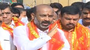 బీజేపీ అధికారంలోకి రాగానే భాగ్యలక్ష్మి ఆలయాన్ని ‘స్వర్ణ దేవాలయం’గా మారుస్తాం: బండి సంజయ్
