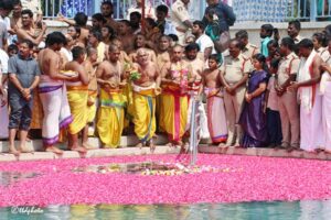 ఒంటిమిట్టలో ముగిసిన బ్రహ్మోత్సవాలు.. పుష్కరిణిలో నేత్రపర్వంగా చక్రస్నానం..!