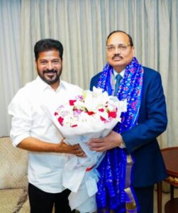 న్యాయ కోవిదుడికి రాష్ట్ర ప్రభుత్వం ఘన స్వాగతం..! పుష్పగుచ్ఛం అందజేసి సాదరంగా ఆహ్వానించిన సీఎం రేవంత్ రెడ్డి…