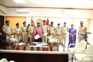 కామాంధుడి కబందహస్తాల నుంచి చిన్నారి రక్ష..! యువకుడి సాహసానికి ‘సజ్జనార్‌’ సలాం..!