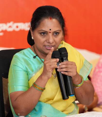 నీలిరంగుతో కవిత కొత్త పార్టీ..! సామాజిక తెలంగాణే పార్టీ ఎజెండా..