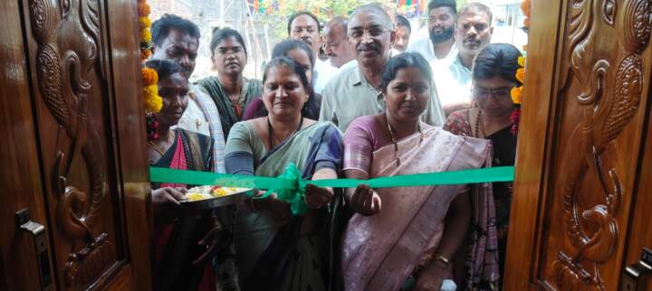 వరంగల్‌లో పండుగలా ఇందిరమ్మ ఇళ్ల గృహప్రవేశాలు: పేదల సొంతింటి కల సాకారం చేసిన ప్రభుత్వం