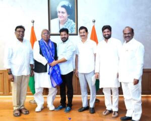 ముఖ్యమంత్రితో వీహెచ్ భేటీ!