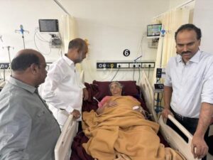 కేంద్ర మంత్రి బండి సంజయ్ ఇంట తీవ్ర ఆందోళన…