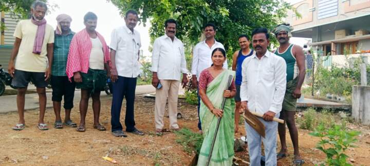 సైడ్ డ్రైనేజీ కాలువ పనులను ప్రారంభించిన సర్పంచ్ బుల్లి…