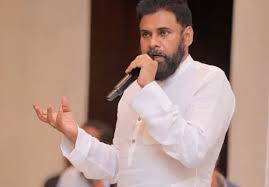 మీరు కొడుతూ ఉంటే భరించడానికి మేమేం గాజు బొమ్మలం కాదు….