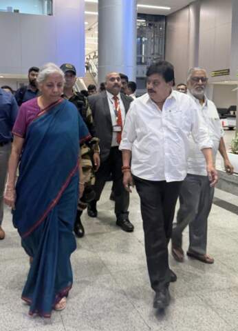 కేంద్ర ఆర్థిక మంత్రికి ఘన స్వాగతం…