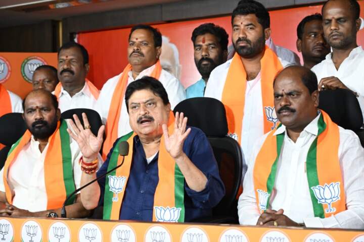 రైతుల భూములను లాక్కోవడం కాంగ్రెస్‌ మార్కు నిరంకుశత్వం…