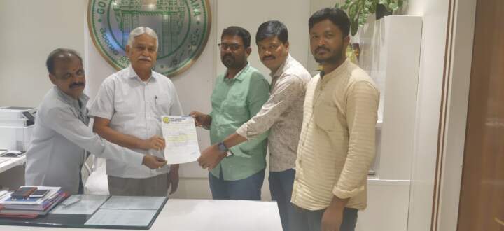 దివ్యాంగ జర్నలిస్టులకు అక్రెడిటేషన్​ కార్డులు ఇవ్వాలి..