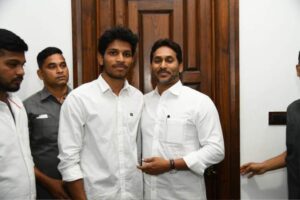 వైఎస్ జగన్‌ను కలిసిన భద్రాద్రి కొత్తగూడెం జిల్లాకు చెందిన యరమల సాయి దిలీప్ కుమార్ రెడ్డి!