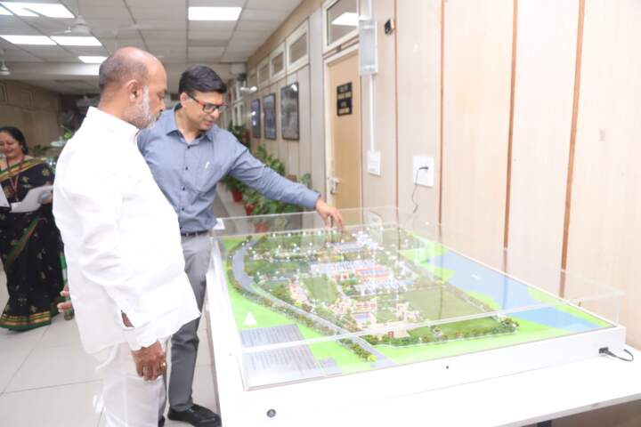ఎల్‌పీఏఐ ప్రధాన కార్యాలయాన్ని సందర్శించిన కేంద్ర మంత్రి బండి సంజయ్….