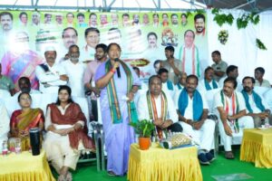 ప్రజల మధ్య నుంచి ఎదిగిన నేత.. రాష్ట్రాన్ని ముందుకు నడిపిస్తున్న ప్రజానాయకుడు సీఎం రేవంత్ రెడ్డి..-: మంత్రి సీతక్క..