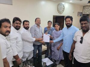 ఖైరతాబాద్ నియోజకవర్గం హిమాయత్ నగర్ డివిజన్ హైదర్గూడా సుఖసాగర్ అపార్ట్మెంట్ లో నిర్వహించిన SIR ప్రత్యేక ఓటరు జాబితా సవరణ కార్యక్రమంలో ఖైరతాబాద్ నియోజకవర్గ బీఆర్ఎస్ పార్టీ ఇంచార్జ్ శ్రీ మన్నె గోవర్ధన్ రెడ్డి (MGR) గారు పాల్గొన్నారు.