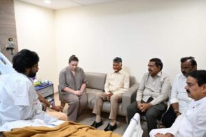 ముంబైకి వెళ్లి డిప్యూటీ సీఎం పవన్ కళ్యాణ్‌ను పరామర్శించిన ఏపీ సీఎం చంద్రబాబు..