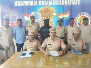 మన గోల్ట్ డబ్బు కాజేసిన ఇద్దరి అరెస్టు…