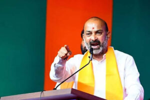తెలంగాణలో హిందువులే మైనారిటీలయ్యే ప్రమాదం ఉంది.. కేంద్ర మంత్రి బండి సంజయ్..