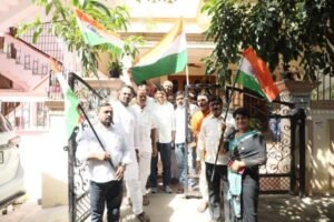 హర్ ఘర్ తిరంగా’తో  ప్రతి ఇంటా దేశభక్తి చాటాలి..!తన ఇంటిపై జాతీయ జెండా ఎగురవేసిన రాoచందర్ రావు