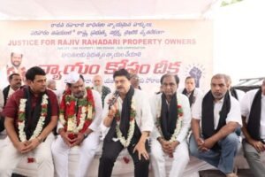 రాజీవ్ రహదారి బాధితులకు న్యాయమైన పరిహారం ఇవ్వాలి..! ఖార్ఖానాలో బాధితుల ఆందోళనకు బీజేపీ రాష్ట్ర అధ్యక్షుడు రాంచందర్ రావు సంఘీభావం..