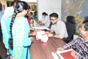 ఖమ్మం ఓటర్ల జాబితాలో భారీ కదలిక..! 1.76 లక్షల మందికి నోటీసులు..!