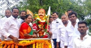 తెలంగాణ చరిత్రలో సర్దార్ సర్వాయి పాపన్నగౌడ్‌కు ప్రత్యేక స్థానం..! ఘనంగా సర్దార్ సర్వాయి పాపన్న గౌడ్ జయంతి వేడుకలు పాపన్నగౌడ్ విగ్రహానికి మున్సిపల్ చైర్మన్ ఘన నివాళులు..