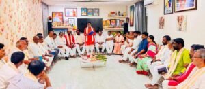 వరంగల్ గ్రేటర్ మున్సిపల్ పరిధిలోని హన్మకొండ, వరంగల్ జిల్లాల బీజేపీ ముఖ్య నేతల కీలక భేటీ.