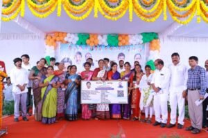 మంత్రి కొండా సురేఖ చేతుల మీదుగా స్మార్ట్ రేషన్ కార్డుల పంపిణీ..