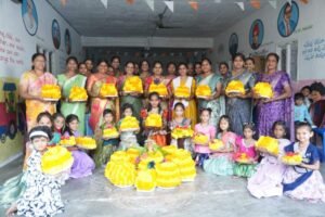 కారేపల్లిలో ఘనంగా ఎంగిలి పూల బతుకమ్మ వేడుకలు