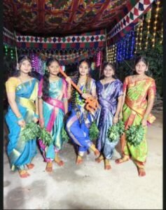 దుర్గామాత మండపం వద్ద అన్నదానం..