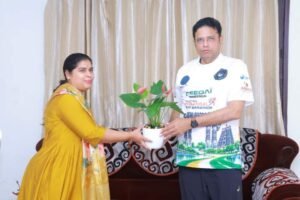 మంత్రిని మర్యాదపూర్వకంగా కలిసిన కలెక్టర్ సత్య శారద