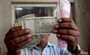 ఉపాధి హామ ఉద్యోగులకు దసరా కానుక….
